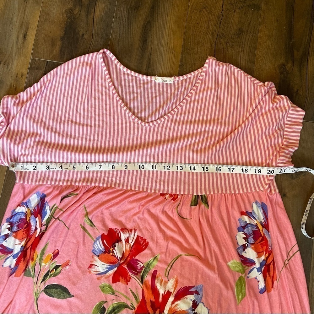 e Luna | Pinstripe and Floral Babydoll Top | Medium- Plus​ - Picture 4 of 5
